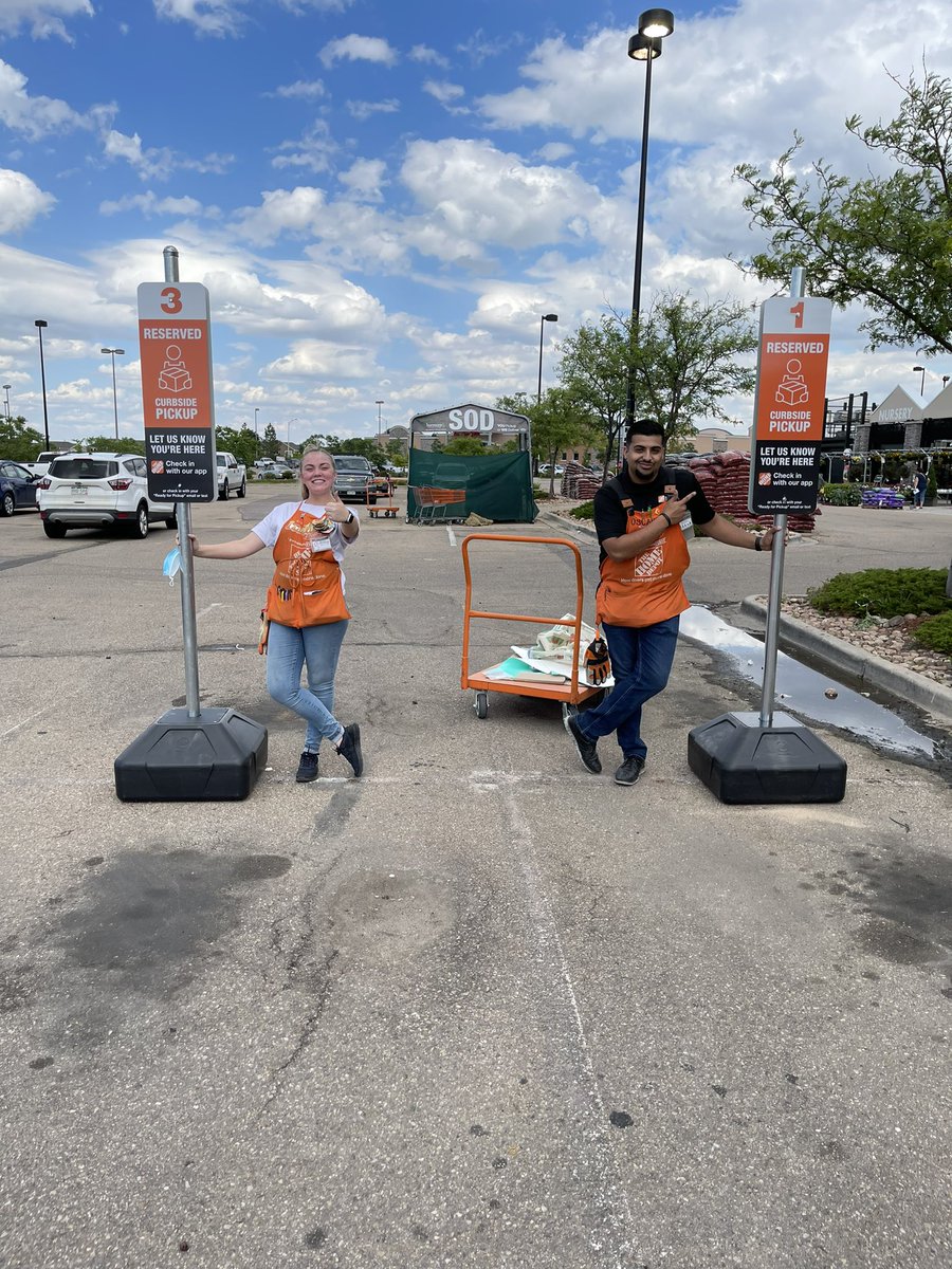 Curbside signage installed.  Thank you @Isabelletash for you’re assistance