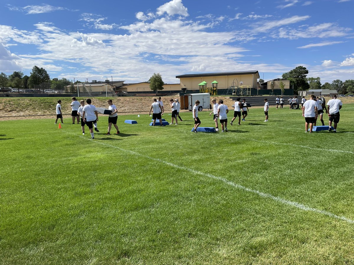 CombsFTBL's tweet photo. Got to love tackle technique every practice! #GoCombs https://t.co/4ocewCpzip