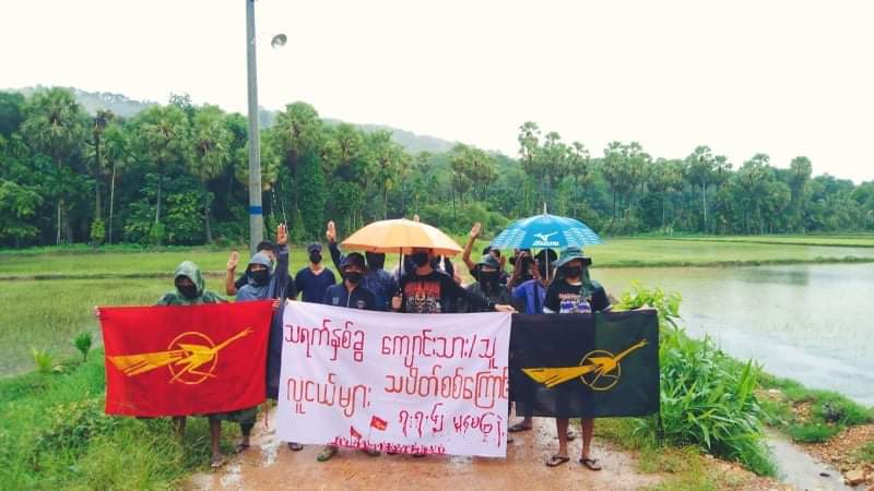 HninHnin28's tweet photo. Students from #ThayetChaung Township staged a guerrilla strike to overthrow the dictatorship on the morning of July 7.

#StopTorture
#July7Coup 
#WhatsHappeningInMyanmar https://t.co/bct223a5cX