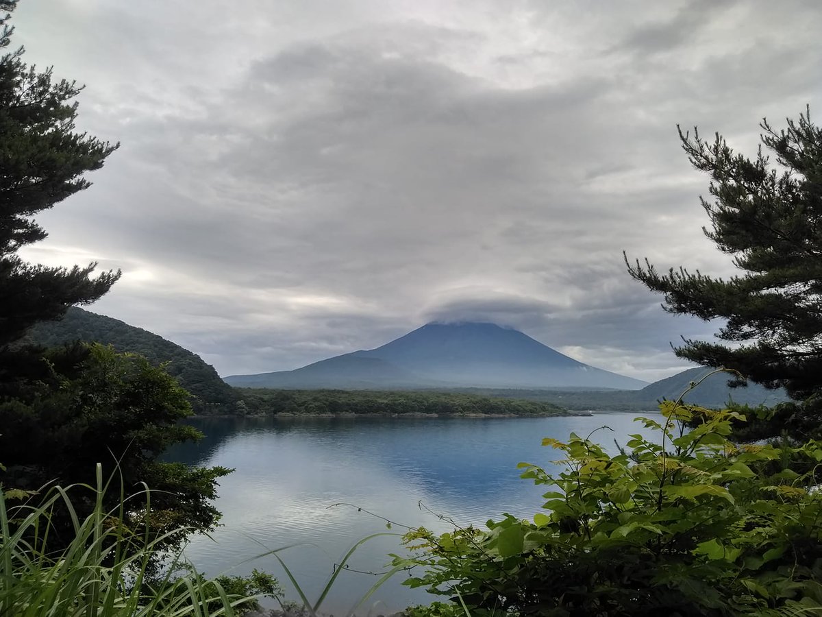 ｆｍふじやま V Twitter ぼくらは呼ぶ あふれる夢に あの星たちの あいだに 眠っている 北の空に きみの名を呼ぶ オリンピックと 虹 と雪のバラード より 詩を読んで洋楽をかけ映画を語る 石部典子のワールドミュージック洋楽三昧の水曜日 正午 3時 再放送