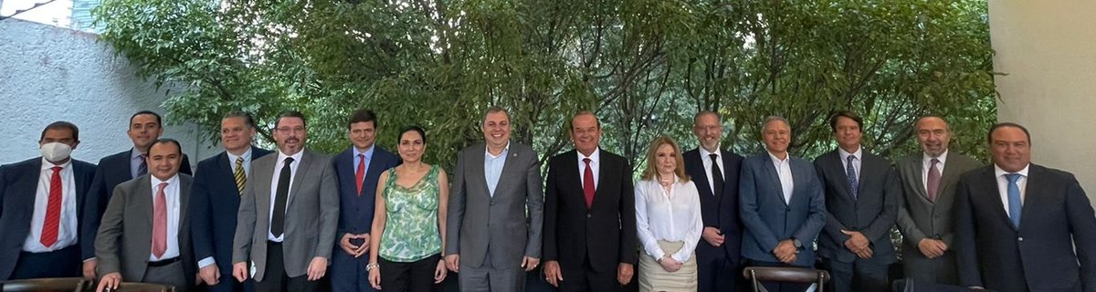 Felicito al Secretario <a href="/guerrajaime/">Jaime Guerra Perez</a>, quien hoy asumió la Presidencia de la Asociación Mexicana de Secretarios de Desarrollo Económico (<a href="/amsdemex/">AMSDE</a>). Estoy seguro que harás un gran papel. ¡Enhorabuena y muchas felicidades!
