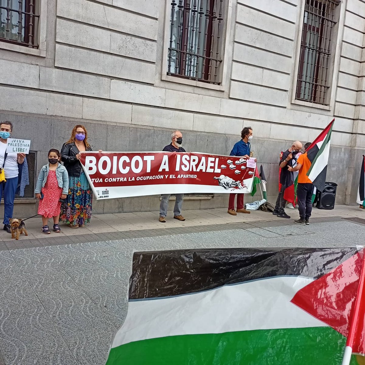 CInterpueblos's tweet photo. 1 vez más, volvemos a pedir la libertad de la cooperante y amiga Juana Ruiz, secuestrada ilegalmente por Israel desde hace 3 meses y pendiente de un juicio son garantías y amañado. No vamos a dar un paso atrás. No estás sola Juani!! 
#Freedomforjuani
#stopapartheid
#JUANILIBERTAD https://t.co/qOSeRJAnJn