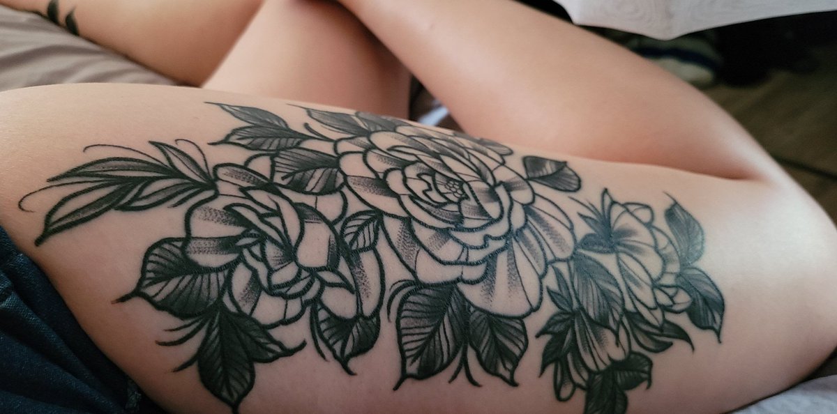 StudioWestLLC1's tweet photo. #thightattoo https://t.co/5Ur3D8gc07