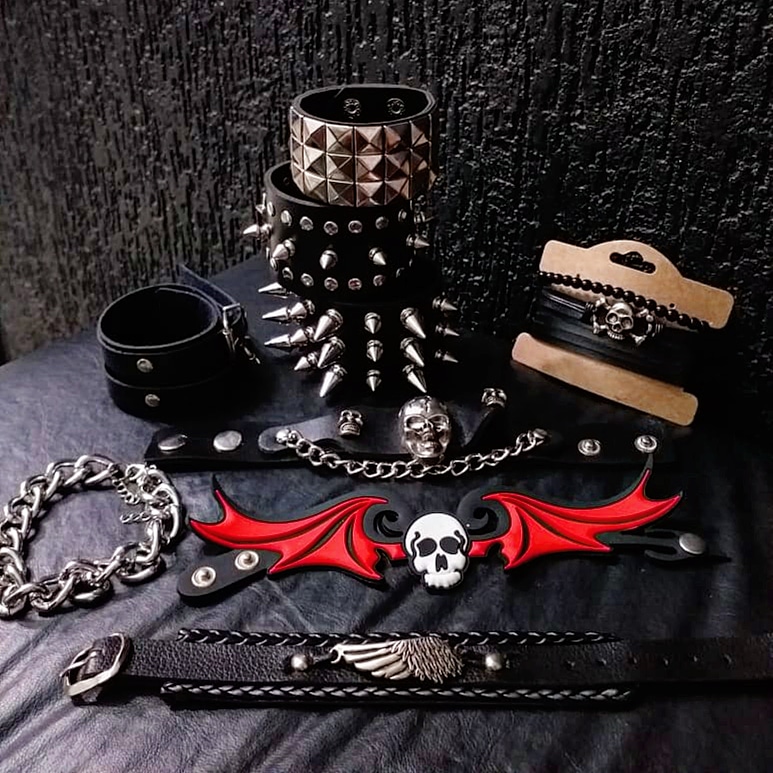 hmrock's tweet photo. Temos BRACELETES para todos os gostos. Com Rebites, Spikes, de Tiras ou Caveiras. Estão Disponíveis na loja física.
.
🗣 Enviamos para todo Brasil. Nos envie DM para maiores informações!
.
📱WhatsApp: (19) 99481-8669
🌐 https://t.co/Em9doTXn25
#acessorioderock #modarock https://t.co/4Rd6cXFKZJ