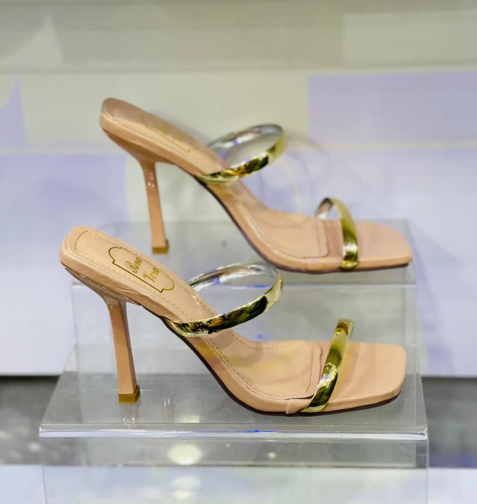 a_devents's tweet photo. Toutes les chaussures sont à 14.000f
Une paire de cils et une beosse pour baby hair offertes à tout achat de chaussures https://t.co/nthMhG4buD