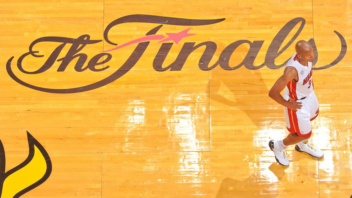 JasmineLWatkins's tweet photo. The trophy on the court is one thing but that cursive finals logo was so clean https://t.co/oj5BYaj8HP