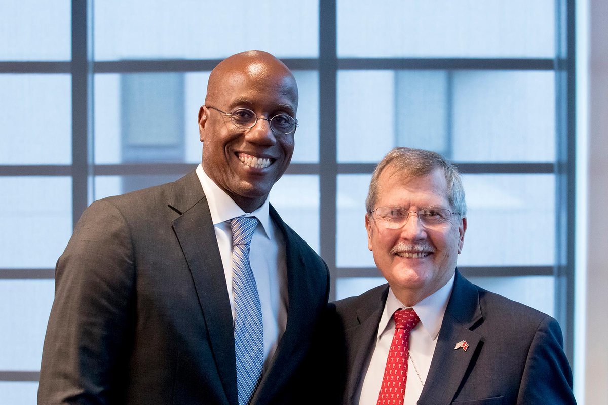 TempleUniv's tweet photo. The passing of the torch. https://t.co/qqXD8FRdbF