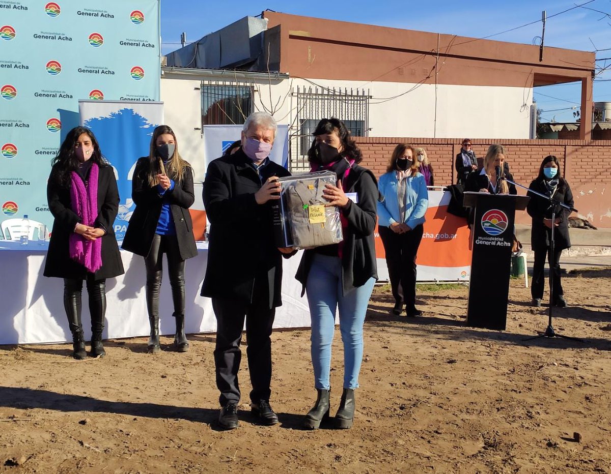 lezcanojorgea's tweet photo. Comenzó formalmente el Proyecto “Mujeres en obra” en General Acha, que avanza en el diseño de un urbanismo con perspectiva de género. 

#MujeresEnObra #Promeba #ipavlapampa https://t.co/6235d7mmcX