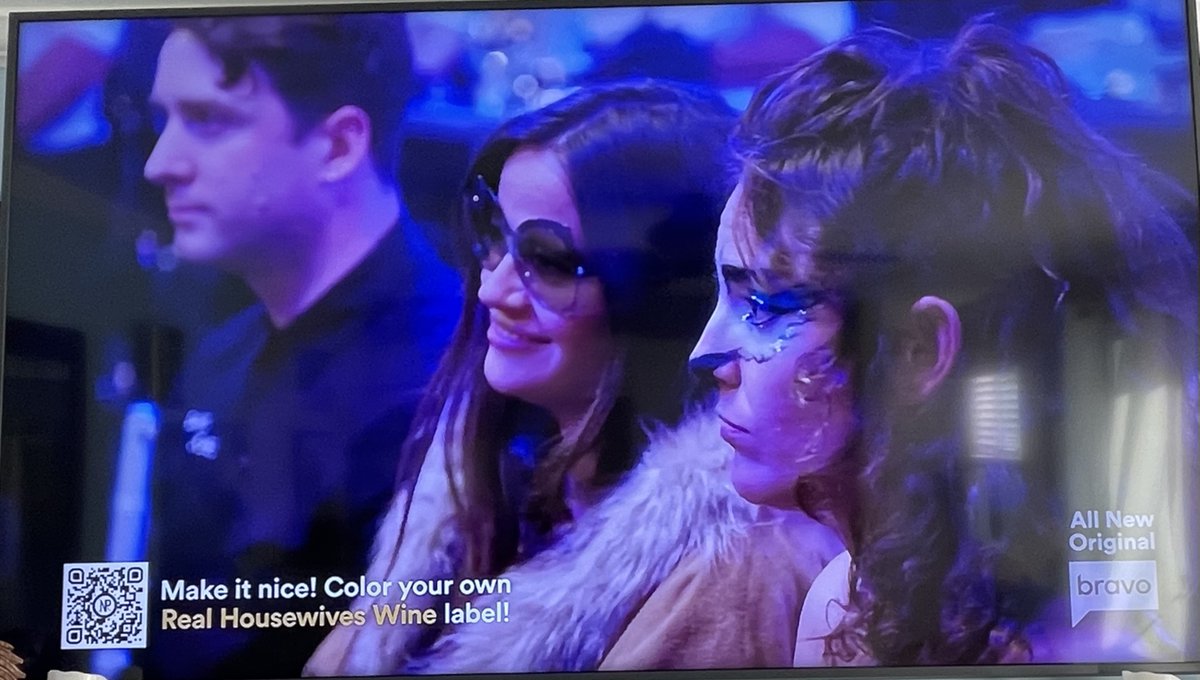 QRrabbit's tweet photo. @tobi How about this... NBC/Universal is using this solution (image 1) while our solution (image 2) is vastly superior, even just from an aesthetic standpoint.

Come on @nbc, your viewers demand and expect better... They deserve it. https://t.co/92lKsizAvG