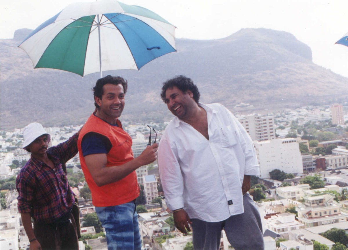 sowika71's tweet photo. #21YearsOfBichhoo #7Jul2000
#BobbyDeol and #RaniMukherjee with director
#GudduDhanoa during the making of the film.
#BollywoodFlashback https://t.co/5gd4ZsBIid