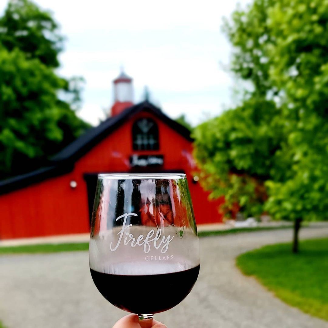 VisitLoudoun's tweet photo. Looking for the perfect way to explore #HamiltonVA this summer? โ๏ธ ๐ #LoveLoudoun
Check out our new blog that gives you the inside scoop on what the locals say are the must-visit places and events all around town!
โจ https://t.co/noR3Egduzh https://t.co/jTNHX88EMz
