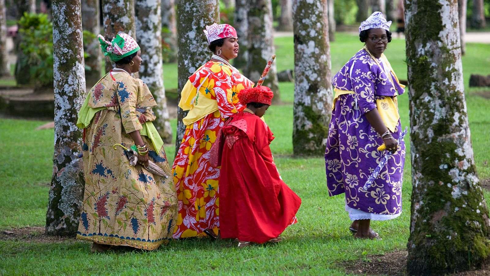 thisisnotahat on X: #Suriname, Paramaribo. Creole women in #Kotomisi  dress, the #national creole #costume. #thisisnotahat   / X
