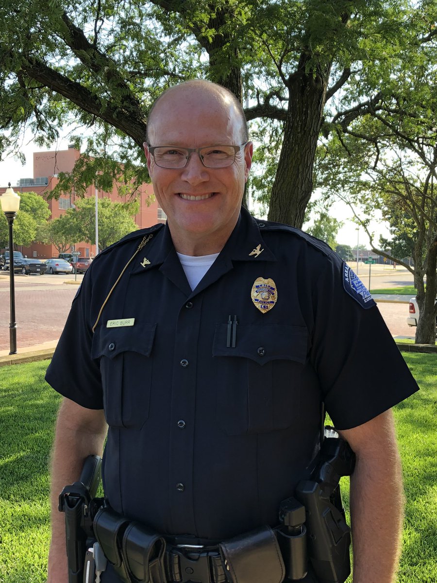 After 25 years at ACPD, Eric Burr was promoted to Police Chief tonight. Chief Burr’s family was on hand this evening to pin his new collar brass and badge. Please join with us was we congratulate him in his new role!
