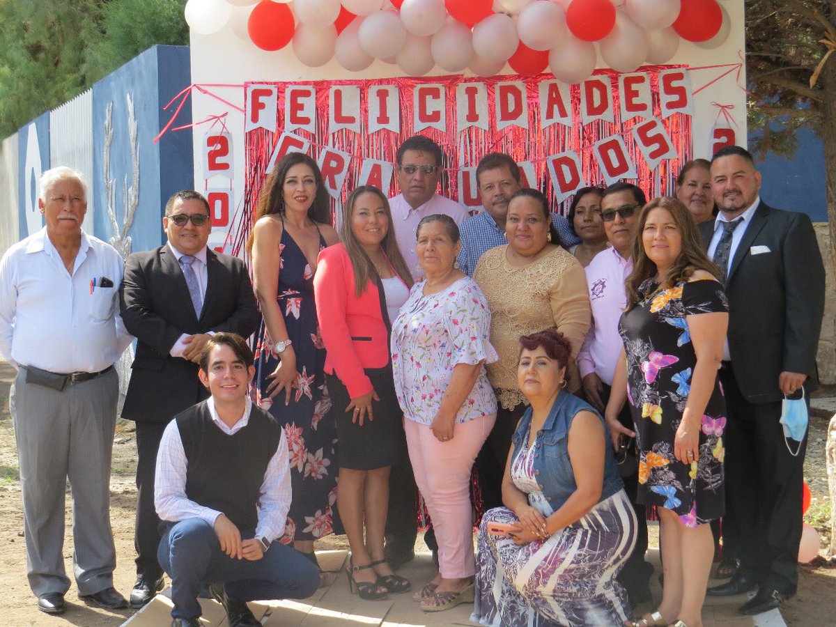_RobledoJM's tweet photo. #EST9 #Abasolo #Rodeo #Durango Cierre Ciclo Escolar 2020 - 2021 https://t.co/wf1qk00Nhi