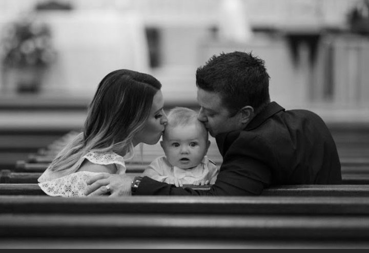 La familia formada por un hombre y una mujer es el núcleo fundamenta de la sociedad. Tanto la figura paterna como la materna son esenciales para el desarrollo biológico, psicológico, social y espiritual del individuo. 

@CongresoDurango 
#MatrimonioHombreyMujer
#DgoFamilia