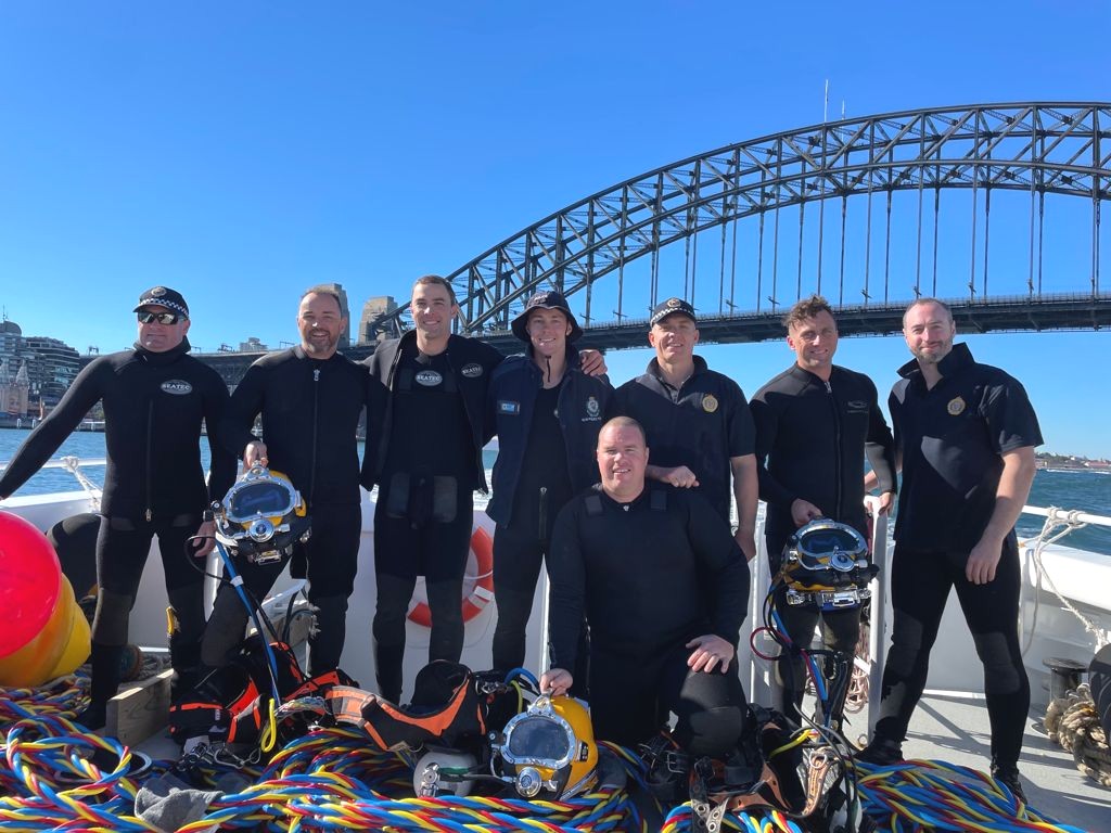Tasmania Police divers Constables Dan Sharman, Matt Lilley and Senior Constable Scott Williams have wrapped up their six week course with the NSW Police Dive Unit in Sydney.

Looks like it was well worth spending 2 weeks in quarantine!

📸 Senior Constable Scott Williams