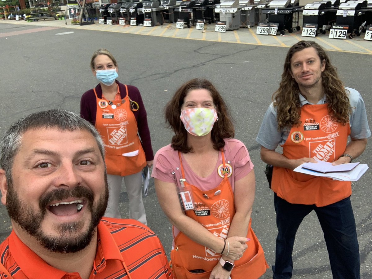 What an awesome morning walking with these #D52Elite💎 leaders #storestandards #thd8562 #untensildrawer