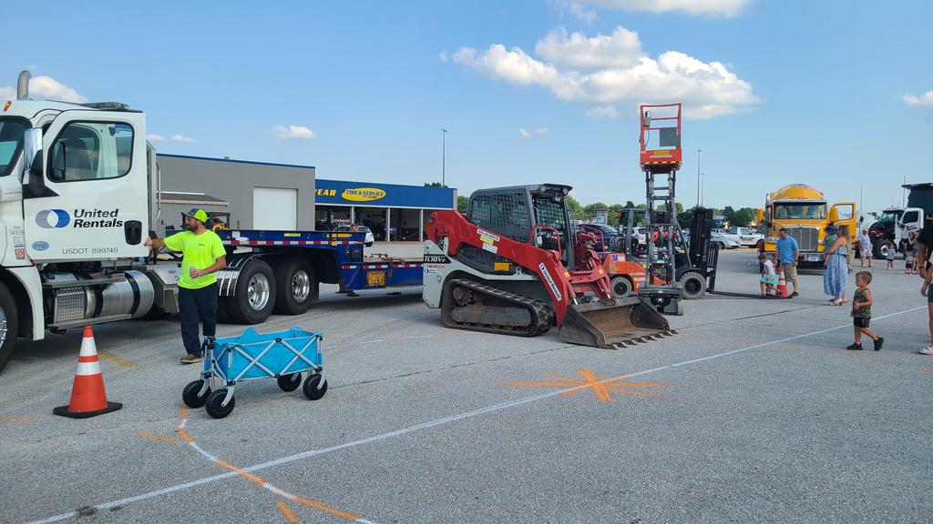 Thank you United Rentals or bringing it lout some equipment to Big Rig Night at the <a href="/BattlefieldMall/">Battlefield Mall</a> to show off the construction industry! #futureworkers