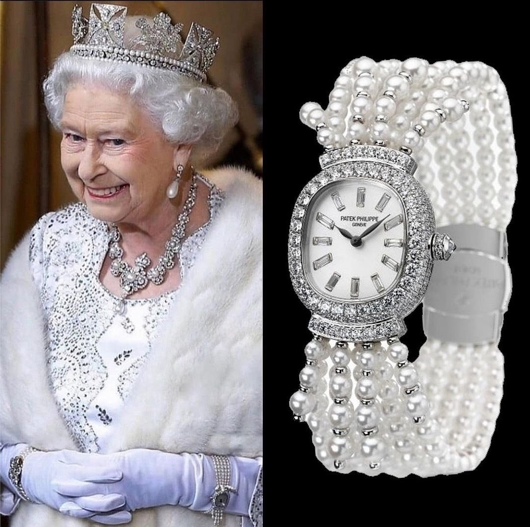 Maamoun14027064's tweet photo. شوهدت الملكة إليزابيث الثانية وهي ترتدي ساعة Patek Philippe Ellipse من الذهب الأبيض ومرصعة بألماس قطع بريانت وعلامات ساعة من الألماس بقطع باغيت وسوار من اللؤلؤ
#abuDaniel #drmick #watchandtie #watch #patckphilippe https://t.co/TYaMRPW8Me