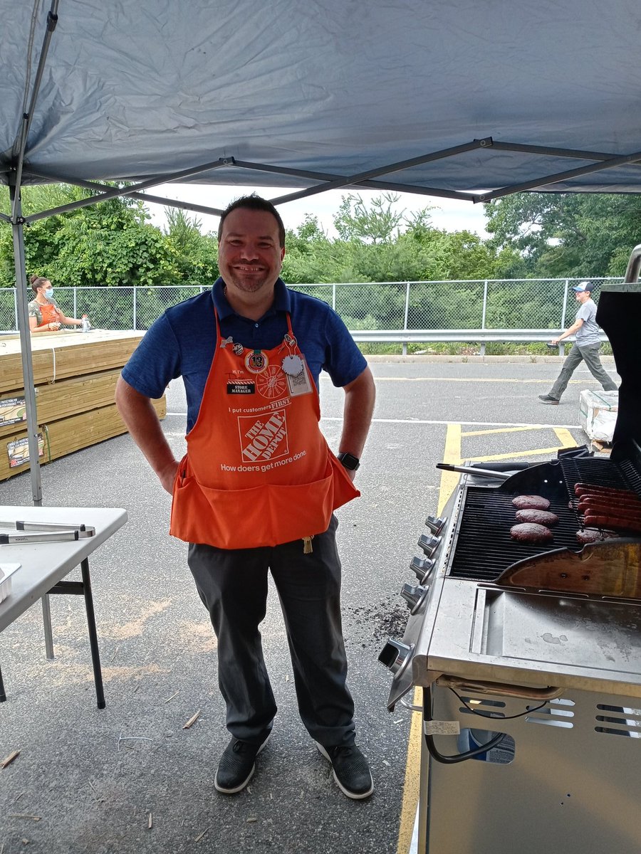 ChelseaMenard2's tweet photo. Unintentionally dressing as Red White and Blue for the holiday 🇺🇸 Great weekend at Auburn @HomeAuburn @DanielleKida1 @Dustin_Kruckas https://t.co/ljx0uujH8i