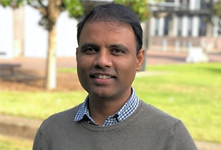 UNSWoptomvsci's tweet photo. Congratulations to Dr Shyam Sunder Tummanapalli on receiving the Diabetes Research Grant from the Elizabeth O’Beirne and Robert and Emmy Mather Trust Fund to study the relationship of tear film nitric oxide with nerve damage in people with diabetes. #optometry #diabetes #tearfilm https://t.co/7Ajc7O63Lq