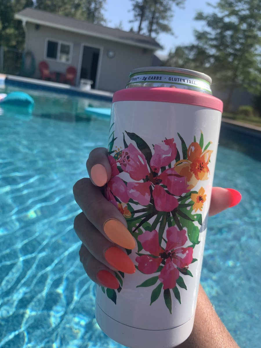 LissaTripp1818's tweet photo. I’m not saying I got drunk on the 4th & placed a Total Wine order to be delivered today that I *might’ve* forgotten about, but I’m not NOT saying it either 🤷🏼♀️🤦🏼♀️🍷🥃🍸🍾 #AlcoholBegetsMoreAlcohol #WhiteClawWasted #DrunkLissaIsAPlanner #Happy4thToMe https://t.co/h34I3QDehg