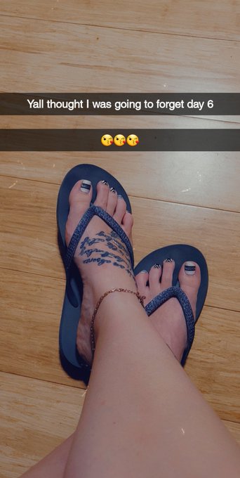 Helllooooo babies!!!!  We missed 2 days!! How much did you miss me?! 😘😘  #feet #footlove #birthday #day6of31<a href="/tag/birthday"class="tags"><span>#birthday</span></a><a href="/tag/feet"class="tags"><span>#feet</span></a><a href="/tag/dom"class="tags"><span>#dom</span></a><a href="/tag/footlove"class="tags"><span>#footlove</span></a><a href="/tag/day6of31"class="tags"><span>#day6of31</span></a>