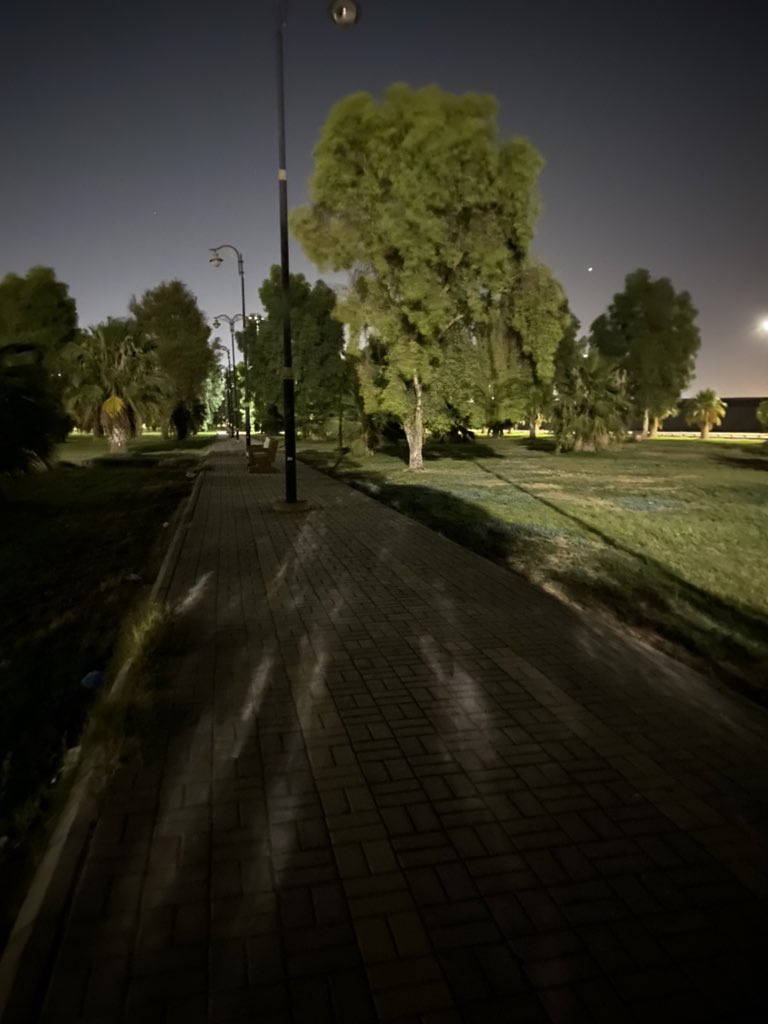 وكيفَ أَجيءُ إليكَ ؟ وأنتَ الطريق، فلا ألتقيكَ ولا أتَّقيك