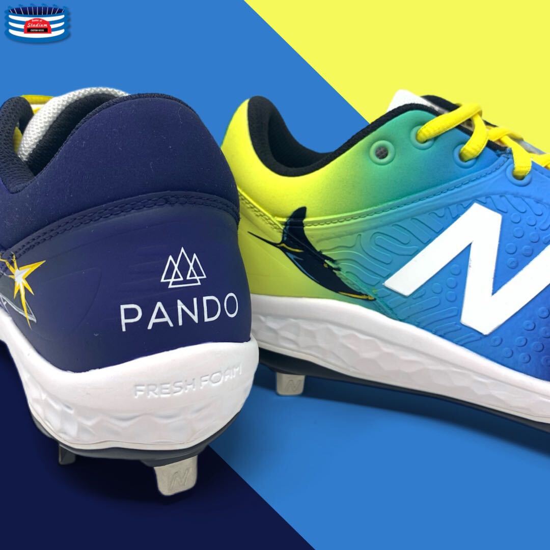 PandoSports's tweet photo. Check out Louis Head's (@sweetlouuu832) new cleats! 🔥 https://t.co/5pOiOipzd8