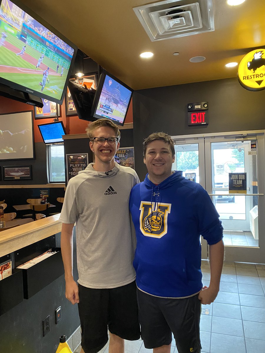 Oh hey look! I met a gamer friend today… kinda WeirdChamp tho (jk) @HaloXV