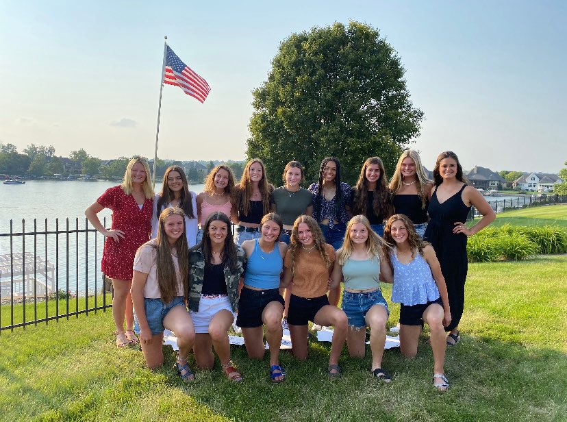 HSEsoftball's tweet photo. Great night celebrating a successful JV season, 20-2! Go Royals! https://t.co/XsGCGFBV6t