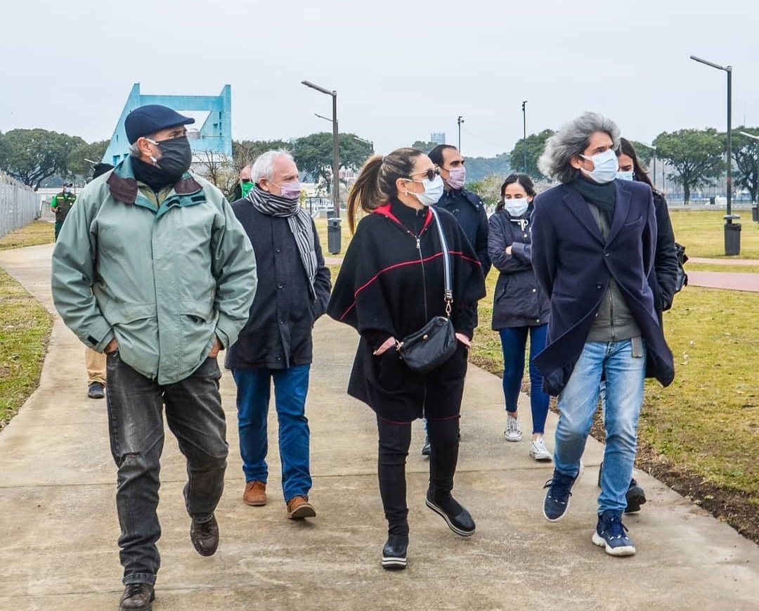 FlorScavino13's tweet photo. 😃💪Hoy estuve recorriendo con el equipo la Costanera Norte y supervisando tareas de mantenimiento del #ParqueExtremo, uno de los espacios recreativos más importantes de la Ciudad. https://t.co/nxC67IVVul