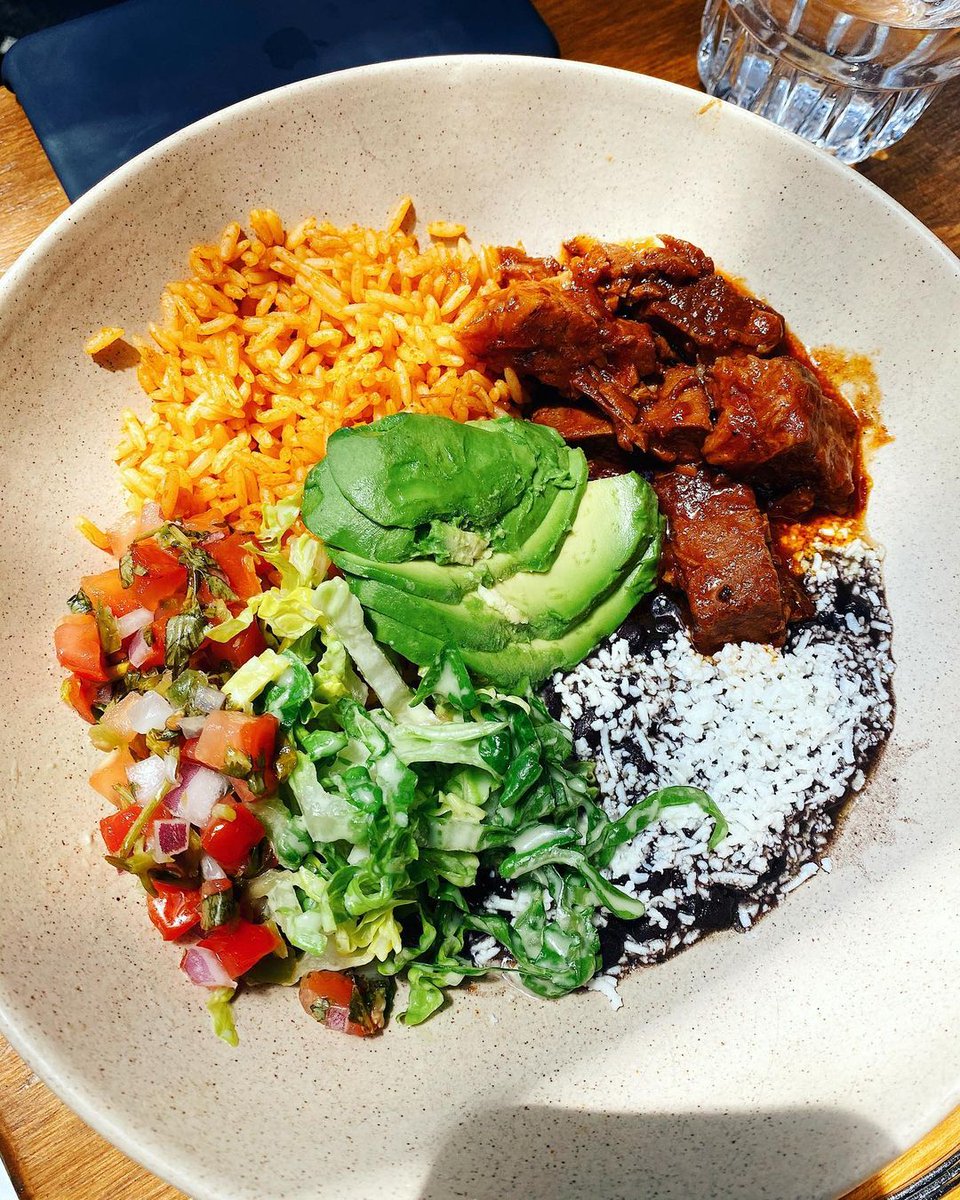 Lunchtime never looked so good. Come try one of our bowls or burritos, served with your choice of any of our slow cooked meats or roasted veggies + rice, beans, avocado, queso fresco, greens and pico de gallo. 
______________
📷: @trufflefriesandstuff