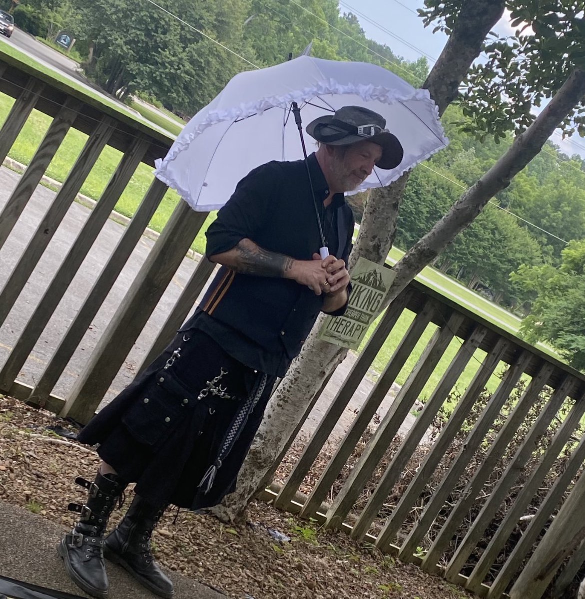 theemisunshine's tweet photo. CO-writer on 12 new songs of mine and apparently dainty enough to pull off my parasol! #fishfisher #insaneandgenius https://t.co/0gV5mgH0gw