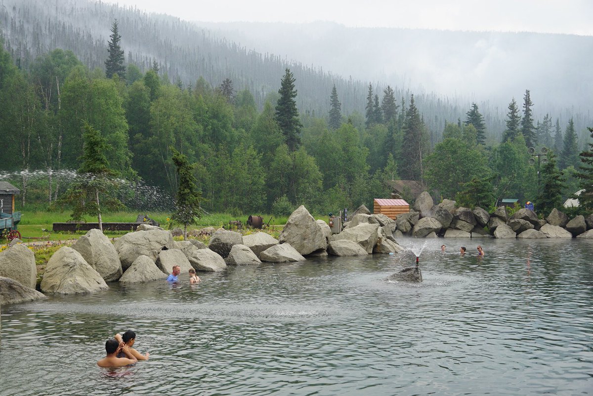 alena__naiden's tweet photo. Chena Hot Springs resort is staying open while the Munson Creek Fire is creeping in. https://t.co/dxSwLe0tKg