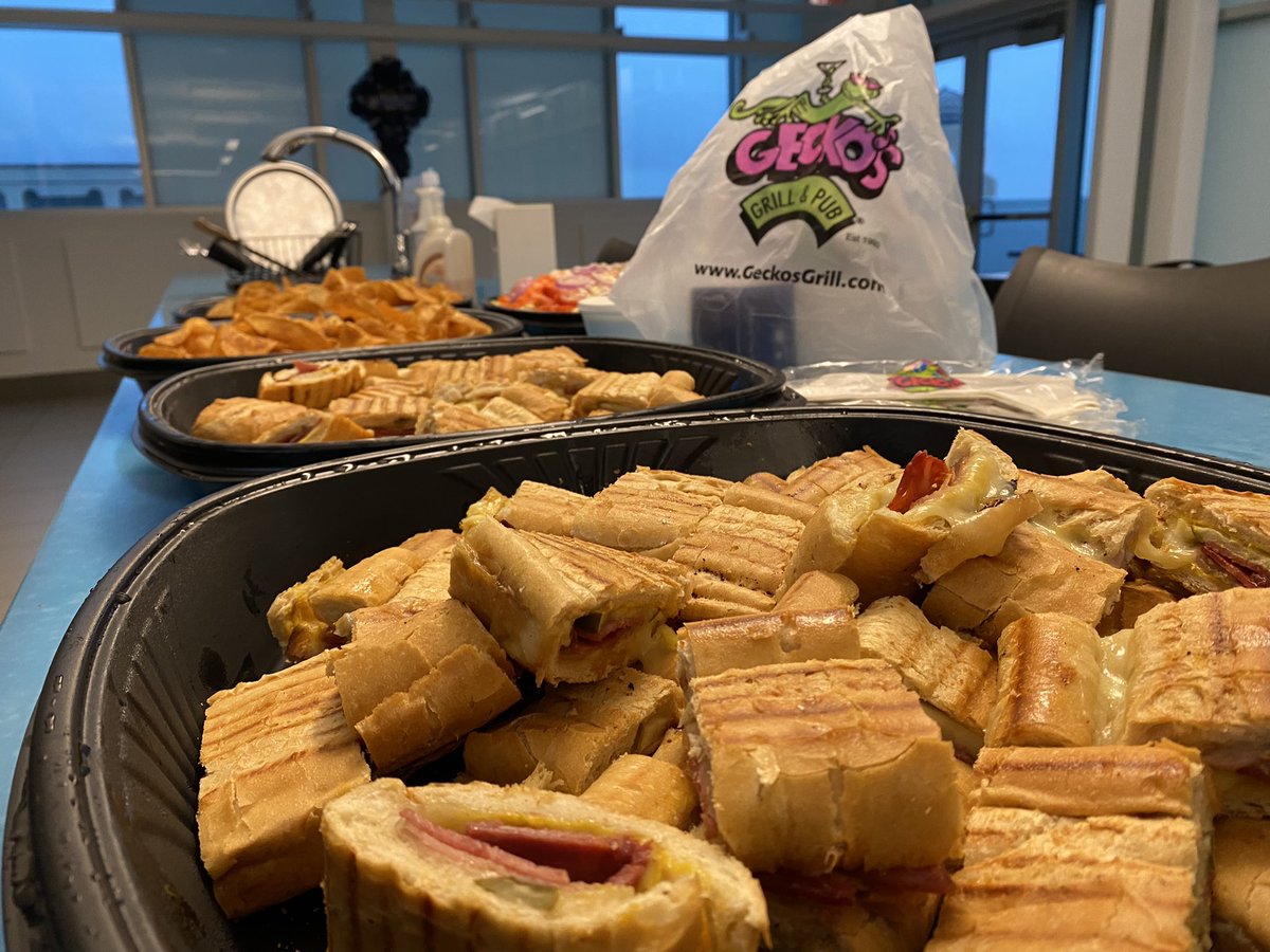 SarasotaPD's tweet photo. THANK YOU to @GeckosHillview &amp; @quillenmike for feeding our Officers who are working tonight and overnight during #Elsa. 🥪 🥗 🚔 https://t.co/SDtRLpBFAo