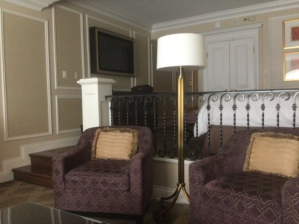 TexForFun's tweet photo. #Vegas baby!  Anyone want to see the inside of my suite? https://t.co/WDIQsOsKgl