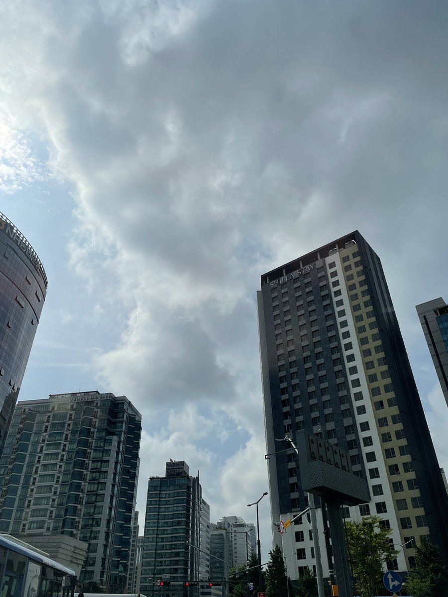 heralders's tweet photo. 퇴사하기 좋은 날씨군!!! https://t.co/Y7VSvAWR3X