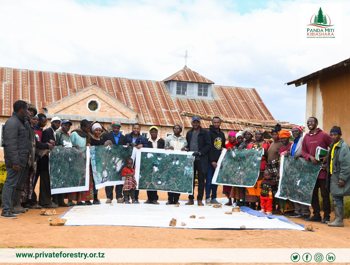 PlantationPfp2's tweet photo. Katika kijiji cha Isoliwaya katika Kongani ya Njombe, ambapo timu ya  wataalamu wa utambuzi mashamba kwa kutumia picha za anga, wakishirikiana na wakulima wa miti, wakitumia fursa hiyo hadhimu katika utambuzi wa mashamba hayo.
#PFP2 https://t.co/yn51ZKfwI1