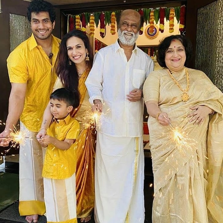 Happy Family 😍

#Rajinikanth #SuperStar #Soundarya #LathaRajinikanth #Annaatthe #AnnaattheDeepavali