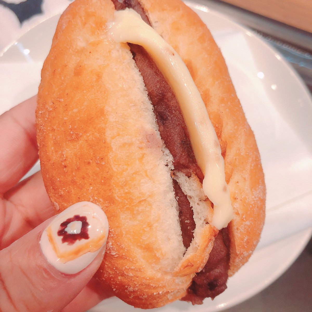 今回の食べ物ネイル💅💎✨
左手小倉トースト🍞
右手イチゴジャム🍓
あんバター小倉トースト😂