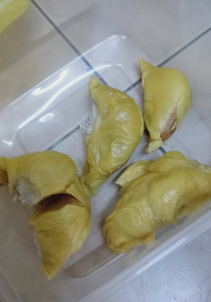 intanaina10's tweet photo. Lunch hari ni - musang king & mangga ๐
#donelunch https://t.co/MbXZMTK8lO