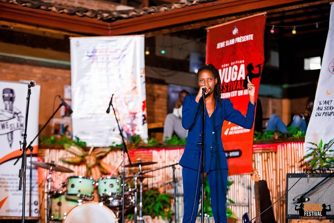 VugaFestival's tweet photo. 📣La soirée d'ouverture de la semaine du, #vugafestival2

📍Le 5 juillet 2021 à Ifb, Jewe Slam offrit une soirée aux vives et belles couleurs du Festival Vuga dans une ambiance électrique laissant déjà percevoir ce que nous réservent les CONCERTS/SOIRÉES et scènes itinérantes. https://t.co/Qj0HsKUbRx