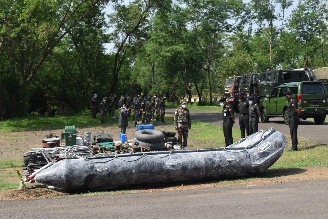 IaSouthern's tweet photo. #SudarshanChakraSappers of Sabse Behtar Brigade #SouthernCommand carried out preparations for Flood Relief operations at #Bhopal #UpperLake with full Covid protocols to be prepared to undertake Humanitarian & disaster relief operations.
#SouthernCommandSadaTaiyyar.
@adgpi https://t.co/v7TBhE6Jdu