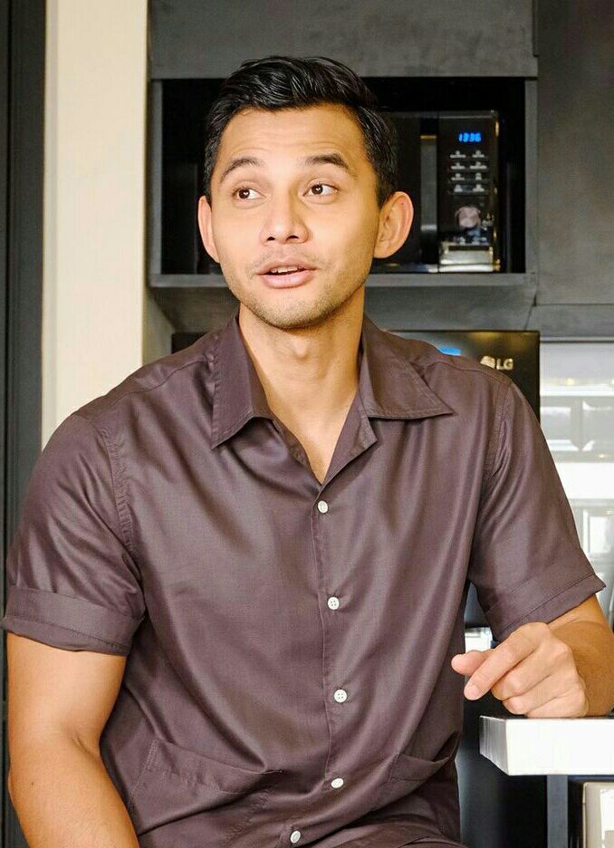 TSrikandi3's tweet photo. @Srikandi41 @Srikandi53 @Srikandi114 @Srikandi2221 @Srikandi52 Peeling aku siih..
Mungkin juga iyaa mbak..
Salah satu dari 112 cowo yg pernh dtg lgsung menemui boss cantik..
Ingin melamar meminang nya..
Cowo inisial " R " sempat diposting
di akun pribadi nya boss cantik
IG,Twitter,WA
#RizkyNasar
Mas Rory Host #Inline
RullyAbi #InsertSiang https://t.co/P99JeiCOvB