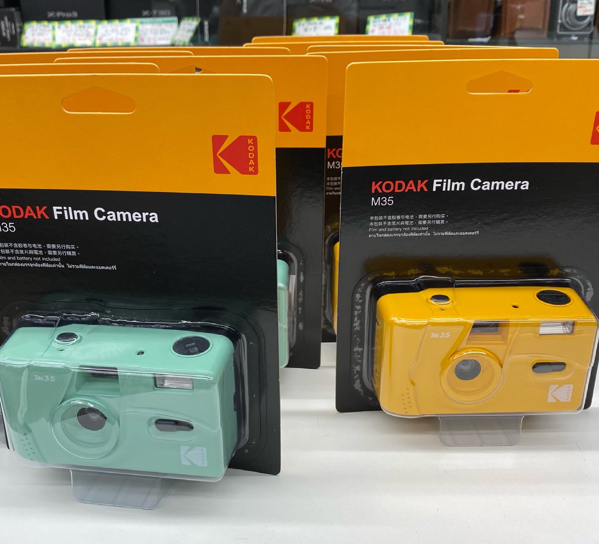 asanocamera's tweet photo. M35人気のカラーが店頭で完売しましたので、追加しました。
kodakイエローとミントグリーンです♪
#kodak #kodakm35 #kodakyellow #フィルムカメラ #フィルムが好きな人と繋がりたい #フィルムカメラに恋してる https://t.co/ViArYwf5IL
