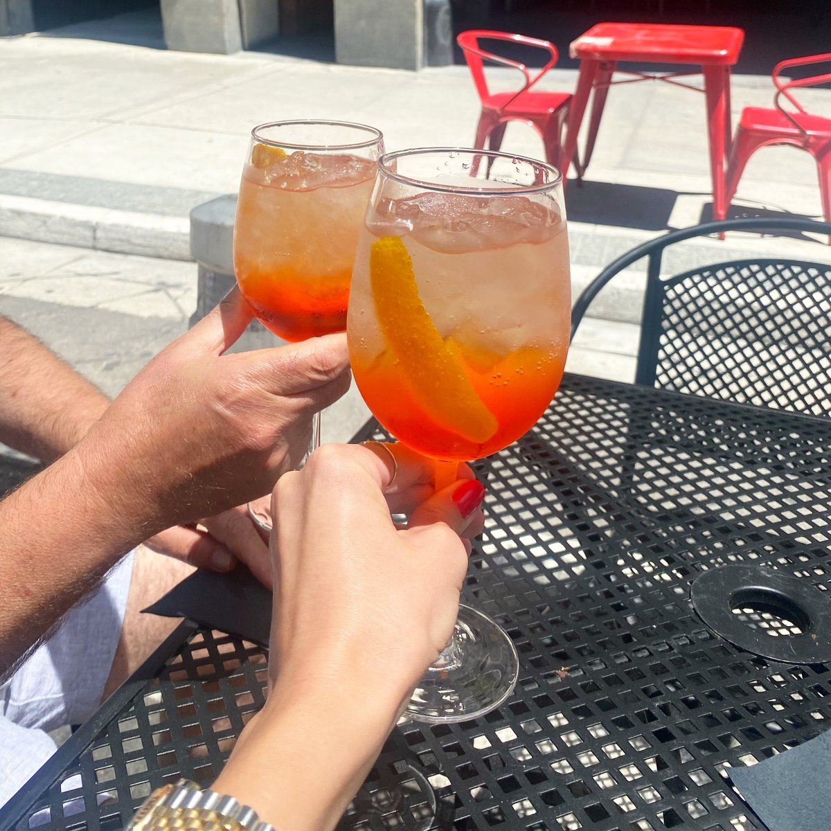 EngineCo28's tweet image. Cheers to Summer and live music with @holguitano 🔥 #engineco #livemusic #dtla #fun #dtlaopen #losangeles