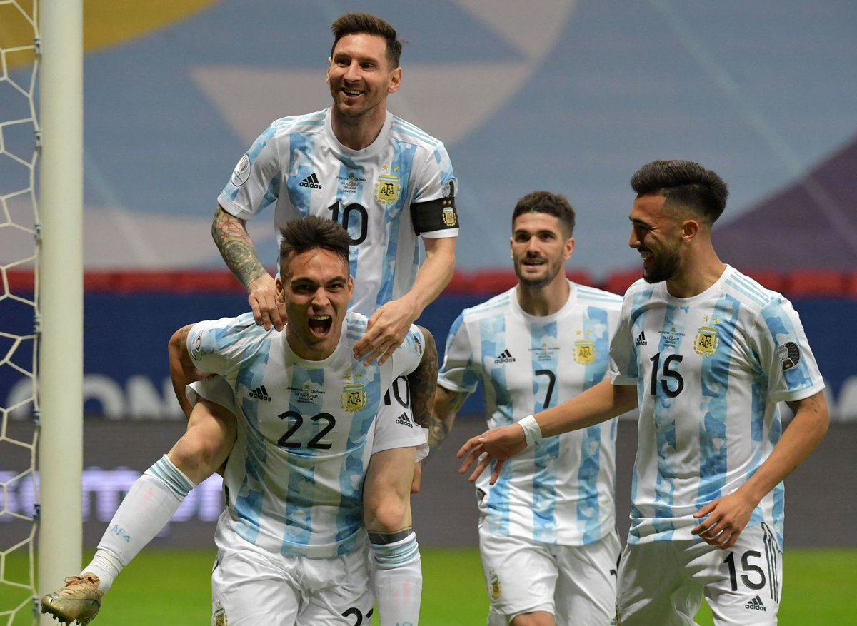 AFAKerala's tweet photo. HALF TIME !!! 

Argentina 1-0 Colombia 

Lautaro Martinez ⚽
Leonal Messi 👟

#argentinafanskerala https://t.co/R6XdYzClc1
