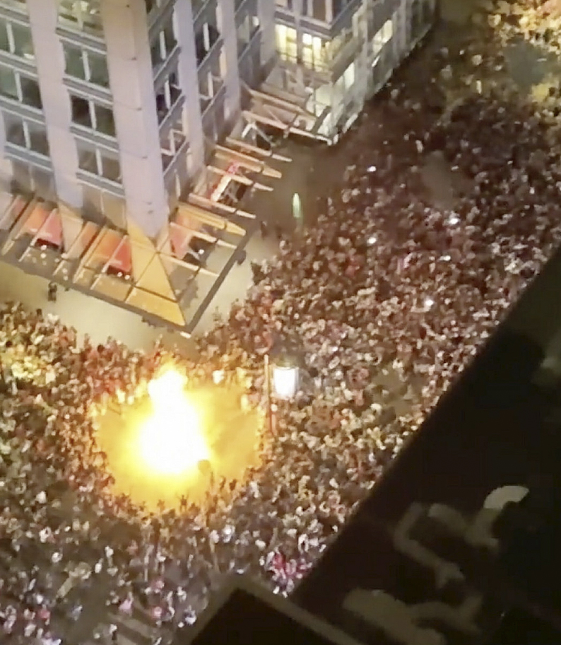 Importante explosion au milieu des partisans du CH
tvanouvelles.ca/2021/07/06/imp…