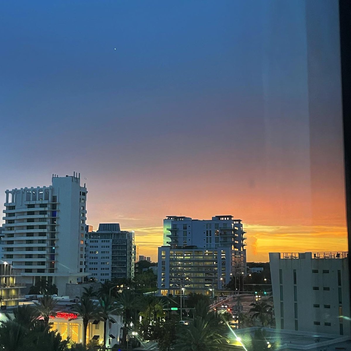 taylorlaios's tweet photo. 🌴🌸🥥🌅🐬 https://t.co/d8iRtsZsFh